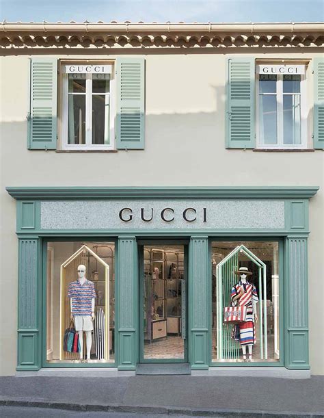 GUCCI INAUGURATES A NEW BOUTIQUE IN NUSTAR .